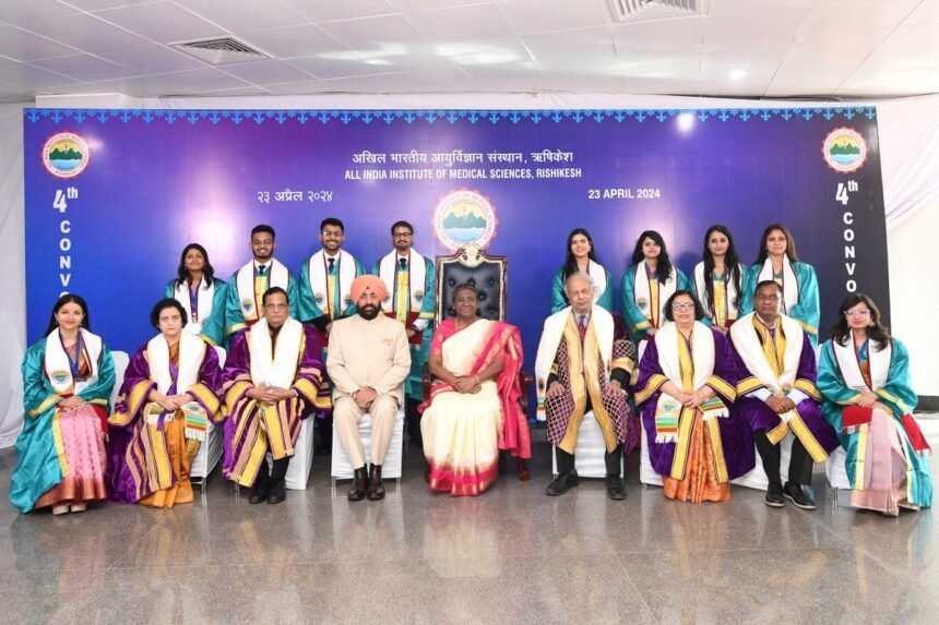एम्स के चौथे दीक्षांत समारोह में पहुंची राष्ट्रपति, कहा-आरोग्य भूमि’ के रूप में स्थापित होगी देवभूमि उत्तराखंड की ख्याति