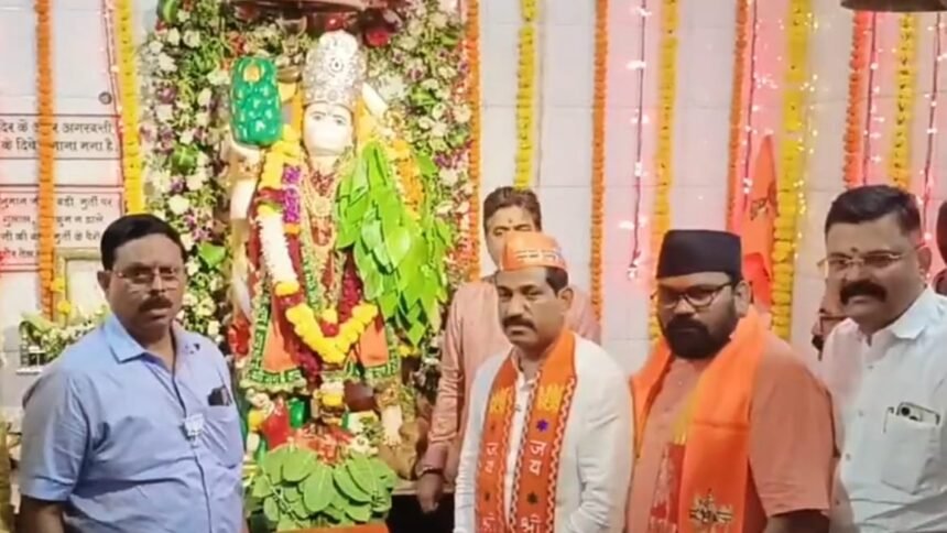 भाजपा प्रत्यासी डॉ संजीव गणेश नाईक ने हनुमान जयंती पर ठाणे में मंदिरों में लगाए जय श्री राम के नारे