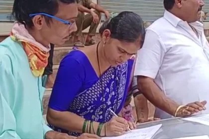 कल्यान महानगर पालिका क्षेत्र विनायक फ़्लोरा गृह निर्माण संस्था लोढ़ा हैवेन में रहने वाले रहिवासियो ने डीपी रास्ता रोकने वाले ब्यक्ती और उसके द्वारा सीमेंट बालू और ईंट द्वारा बनाई गयी