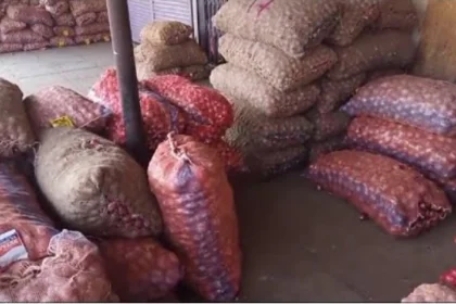 #NashikOnionMarket, #OnionPrices, #AgricultureMarket, #NashikMandi, #OnionProduction, #GovernmentIntervention, #CropPrices, #FarmersConcerns, #ExportRestrictions, #PriceRegulation,