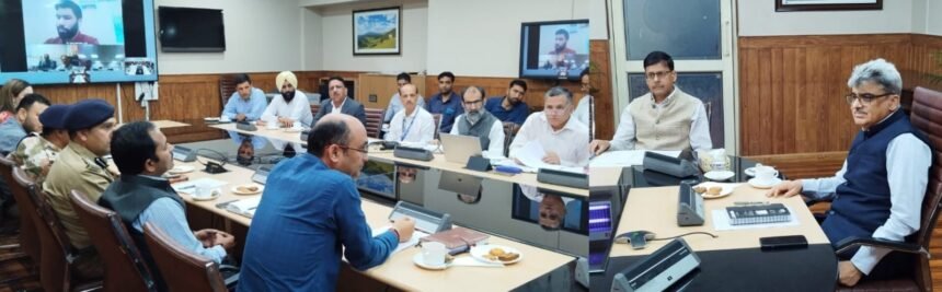 मुख्य सचिव, श्री अटल डुलू ने जम्मू और कश्मीर में ग्लेशियल झील प्रकोप बाढ़ (जीएलओएफ) जैसी आपदाओं को रोकने के लिए ग्लेशियल झीलों के गहन अध्ययन की आवश्यकता पर बल दिया। उन्होंने आपदा प्रबंधन विभाग को निर्देश दिया कि इन झीलों पर अभियान चलाने और जमीनी वास्तविकता के आधार पर व्यावहारिक सिफारिशें प्रदान करने के लिए ग्लेशियोलॉजिस्ट सहित विशेषज्ञों की एक टीम गठित करें। टीम झीलों का आकलन करेगी और अर्ली वार्निंग सिस्टम, ऑटो वेदर स्टेशनों को स्थापित करेगी, और GLOF के खिलाफ एक व्यापक शमन योजना विकसित करने के लिए डेटा एकत्र करेगी। राष्ट्रीय आपदा प्रबंधन प्राधिकरण (एनडीएमए) को धन के लिए 30 करोड़ रुपये की विस्तृत परियोजना सौंपी गई है। मुख्य सचिव ने ऐसी आपदाओं से बचने और क्षेत्र की सुरक्षा सुनिश्चित करने के लिए गंभीर और समय पर कार्रवाई के महत्व पर बल दिया। बैठक में विश्वविद्यालयों, अनुसंधान संस्थानों और सरकारी विभागों के विशेषज्ञों सहित विभिन्न हितधारक शामिल थे।