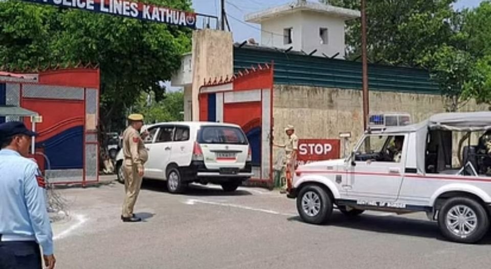 Terror Attack : कठुआ में जम्मू-कश्मीर और पंजाब के DGP की बैठक