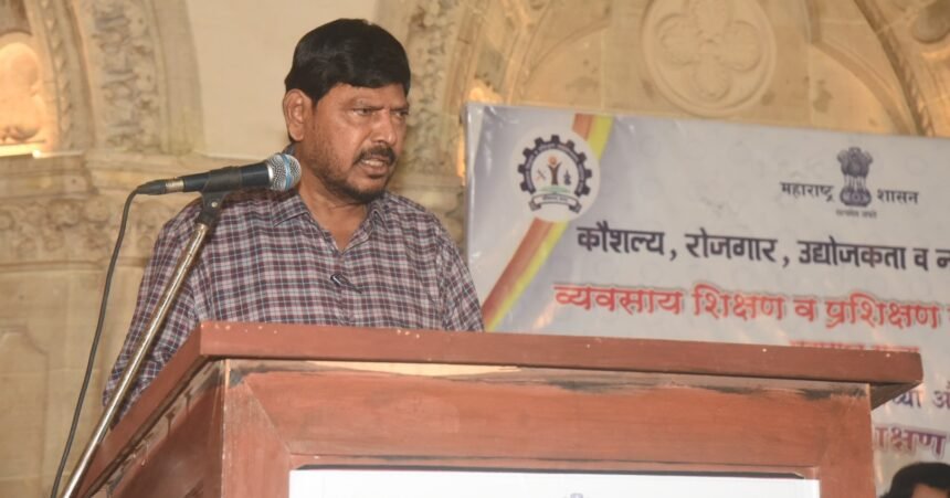 राज्य नाविन्यता सोसायटी येथे जागतिक #कौशल्य दिनानिमित्त महाराष्ट्र राज्य कौशल्य,व्यवसाय शिक्षण व प्रशिक्षण मंडळाद्वारे प्रशिक्षणार्थी व उत्कृष्ट