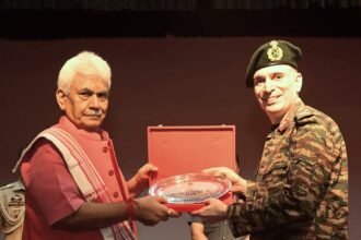 माननीय लेफ्टिनेंट गवर्नर श्री मनोज सिन्हा ने आर्मी वॉर कॉलेज, मंहाओ में अधिकारियों को संबोधित किया
