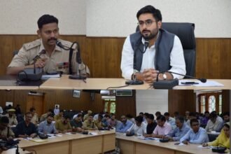 #AssemblyElections2024 DC Budgam @akshaylabroo ने सिविल और पुलिस प्रशासन के वरिष्ठ अधिकारियों के साथ बैठक की। उन्होंने जिले में मॉडल कोड ऑफ कंडक्ट के सख्त कार्यान्वयन की अपील की।