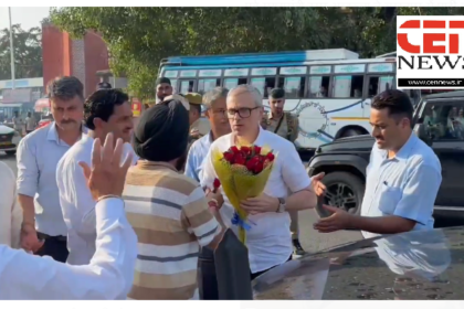 कठुआ अपने दो दिवसीय कठुआ दौरे के दौरान लखनपुर पहुंचे जम्मू कश्मीर के पूर्व मुख्यमंत्री उमर अब्दुल्ला ने लखनपुर में पार्टी कार्यकर्ताओं के साथ बैठक की। इस दौरान हरप्रीत सिंह सेठी ने भी कठुआ जिले के राजनीतिक परिदृश्य से पूर्व मुख्यमंत्री जम्मू कश्मीर उमर अब्दुल्ला को अवगत करवाया।