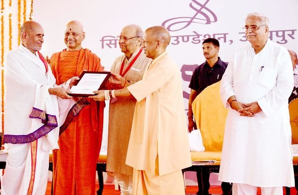 श्री अयोध्या धाम में आज 'भारतात्मा अशोकजी सिंघल वेद पुरस्कार-2024' के वितरण हेतु आयोजित समारोह में सम्मिलित हुआ।