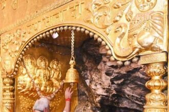 श्री माता वैष्णो देवी मंदिर में दर्शन: जम्मू-कश्मीर की शांति और समृद्धि के लिए की प्रार्थना