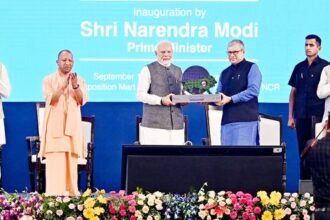 आदरणीय प्रधानमंत्री श्री Narendra Modi जी के कर-कमलों से ग्रेटर नोएडा स्थित इंडिया एक्सपो मार्ट में आज उद्घाटित तीन दिवसीय 'सेमीकॉन इंडिया 2024' के शुभारंभ समारोह में सम्मिलित हुआ।