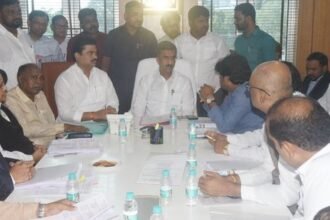 धनगर समाज की मांगों पर बैठक: मंत्री शंभूराज देसाई का सकारात्मक आश्वासन