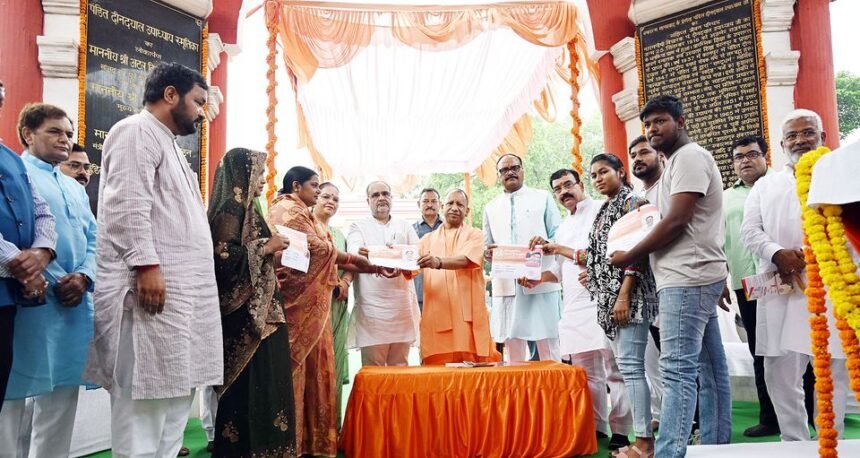 श्रद्धेय पं. दीनदयाल उपाध्याय जी की पावन जयंती के सुअवसर पर आज लखनऊ में 'भाजपा सदस्यता