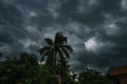 Cyclone Dana : चेतावनी के बाद हाई अलर्ट पर तटरक्षक बल, त्वरित कार्रवाई के लिए तैयार