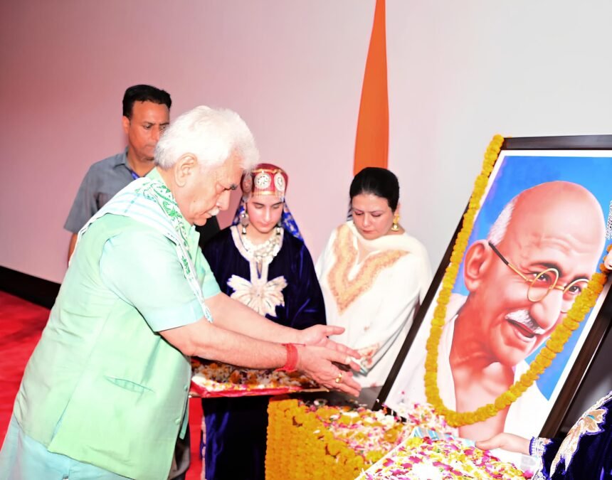 आज J&K राष्ट्रपिता महात्मा गांधी की जयंती मना रहा है। उनके नेतृत्व,