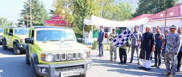 IAF-UWM वायु वीर विजेता कार रैली का ध्वजारोहण