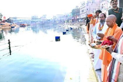 पतित पावनी माँ मंदाकिनी गंगा के तट पर स्थित रामघाट आरती स्थल पर आज आयोजित कार्यक्रम में सम्मिलित हुआ।