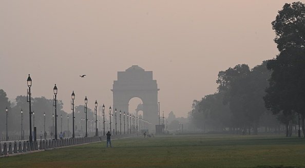 दिल्ली का AQI ‘बहुत खराब’ श्रेणी में बरकरार, 21 सूत्रीय विंटर एक्शन प्लान की समीक्षा बैठक आज