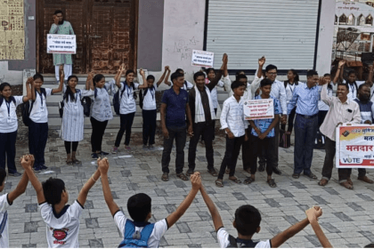 मूर्तिजापूरात मानवी साखळीतून मतदार जनजागृती ; प्रकाशवाट प्रकल्पाच्या विद्यार्थ्यांनी नोंदवला सहभाग