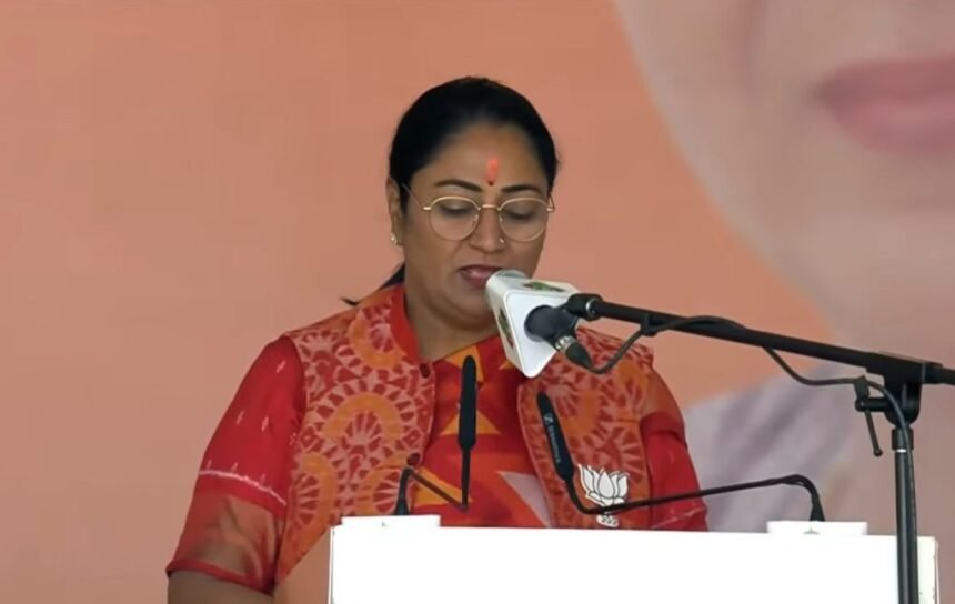 दिल्ली को मिली नई मुख्यमंत्री, रेखा गुप्ता को उपराज्यपाल विनय कुमार सक्सेना ने दिलाई शपथ