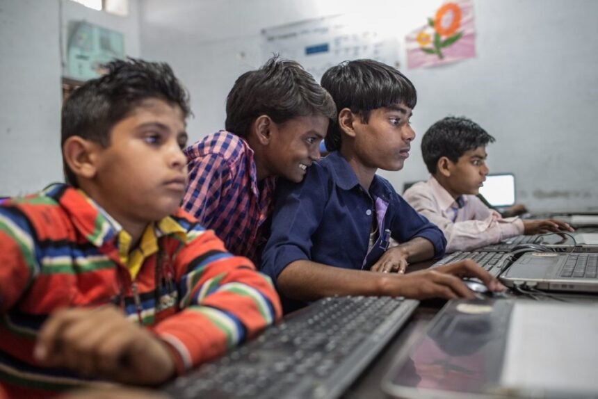 डिजिटल भारत निधि योजना से देश के सभी ब्लॉकों में हाई-स्पीड इंटरनेट कनेक्टिविटी का हो रहा विस्तार