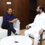 जम्मू-काश्मीरचे उपमुख्यमंत्री सुरिंदर चौधरी यांनी आज मुंबईत महाराष्ट्राचे उपमुख्यमंत्री एकनाथ शिंदे यांची भेट घेतली. यावेळी त्यांनी महाराष्ट्र शासनाकडून जम्मू-काश्मीरच्या रहिवाशांसाठी घेतलेल्या सुरक्षात्मक उपाययोजनांवर समाधान व्यक्त केले.