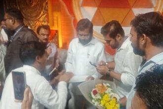 महाराष्ट्र में मनसे द्वारा हिंदी भाषियों को किए जा रहे लगातार हमले को लेकर उत्तर भारतीय नेता संजय झा से सीधी मुलाकात महेंद्र मणि पाण्डेय के साथ