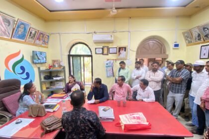 शिक्षकांच्या तक्रार निवारणार्थ महाराष्ट्र टीचर्स असोसिएशनचा जळगाव शिक्षणाधिकारी कार्यालय येथे शिक्षक दरबार संपन्न....