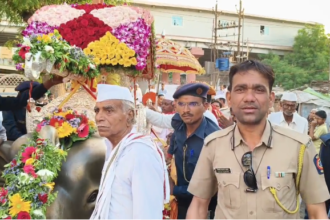 शेगाव पोलीस ठाण्यात ठाणेदार नितीन पाटील यांचा राष्ट्रीय रेल्वे महिला प्रवासी संघटनेकडून सत्कार