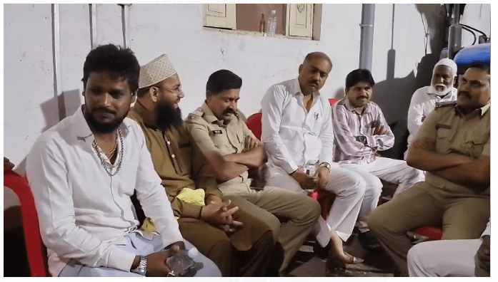 शेगाव शहरातील सरकारी फैल येथील नुरानी मस्जिद च्या हॉल.मध्ये पार पडला ईद मिलाप चा कार्यक्रम..
