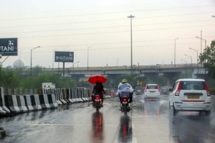 दिल्ली-एनसीआर में आंधी-तूफान का कहर, मौसम विभाग ने फिर दी चेतावनी