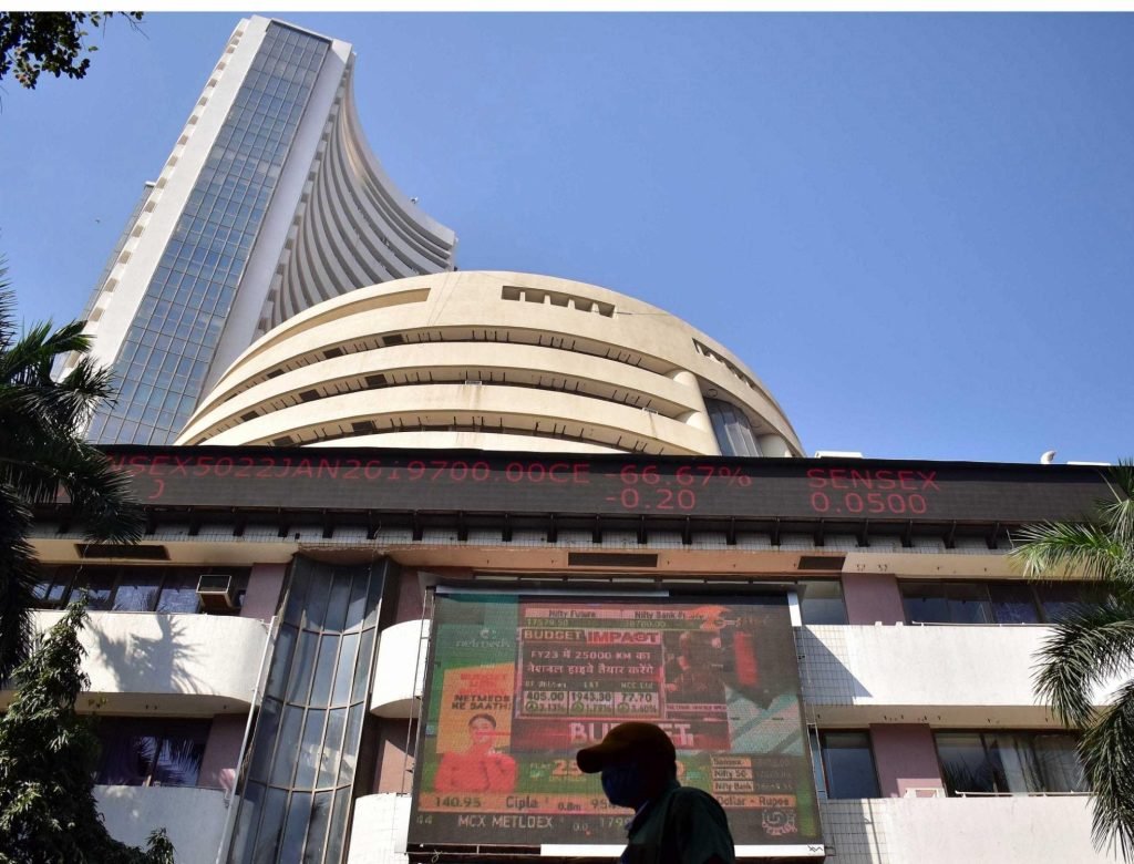 भारतीय शेयर बाजार में रौनक, सेंसेक्स 81,500 के ऊपर खुला