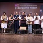 प्रशांत पोळ लिखित 'खजिन्याची शोधयात्रा' या पुस्तकाचे प्रकाशन मुख्यमंत्री देवेंद्र फडणवीस यांच्या हस्ते बालगंधर्व रंगमंदिर,