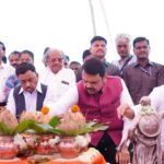राजकोट किल्ला, सिंधुदुर्ग मुख्यमंत्री देवेंद्र फडणवीस यांनी किल्ले राजकोट, सिंधुदुर्ग येथे छत्रपती शिवाजी महाराज यांच्या पुतळ्याचे पूजन करून श्री शिव आरती केली. यावेळी उपमुख्यमंत्री एकनाथ शिंदे, खासदार नारायण राणे, मंत्री शिवेंद्रसिंह भोसले, मंत्री नितेश राणे, राज्यमंत्री इंद्रनील नाईक,