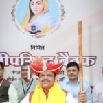 मुख्यमंत्री देवेंद्र फडणवीस यांनी विकसित महाराष्ट्र, ई-गव्हर्नन्सविषयक सुधारणा आणि सेवाविषयक प्रशासकीय सुधारणा या तीन बाबींवर आधारित दीडशे दिवसांचा कृती आराखडा जाहीर केला.
