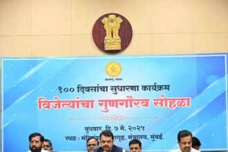 प्रशासनात लोकाभिमुखता आणणारा १०० दिवस या उपक्रमाचा पहिला टप्पा यशस्वीपणे पार पडला असून आगामी १५० दिवसांच्या कार्यालयीन सुधारणा कामकाजाचा निकाल २ ऑक्टोबरला घोषित केला जाईल. या उपक्रमांतर्गत 'विकसित महाराष्ट्र २०४७' चे व्हिजन डॉक्युमेट तयार करा, असे निर्देश मुख्यमंत्री देवेंद्र फडणवीस यांनी दिले.