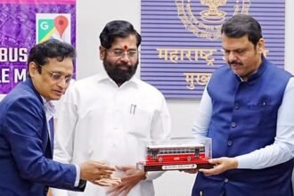 मुंबईतील प्रवास आता अधिक सुलभ आणि स्मार्ट होणार असून बेस्ट बसेसची रिअल-टाईम माहिती गुगल मॅपवर पाहता येणार आहे. प्रवाश्यांच्या वेळेची बचत करुन त्यांच्या सुलभ प्रवाशांच्या दृष्टीने ही एक उपयुक्त सुविधा उपलब्ध होत असल्याचे मुख्यमंत्री देवेंद्र फडणवीस यांनी सांगितले.