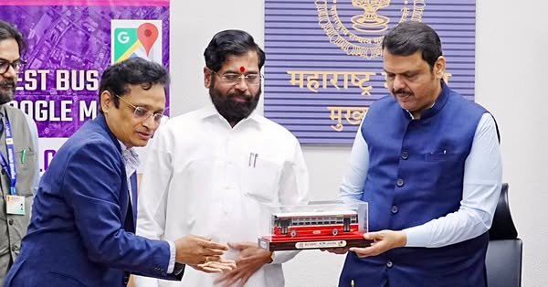 मुंबईतील प्रवास आता अधिक सुलभ आणि स्मार्ट होणार असून बेस्ट बसेसची रिअल-टाईम माहिती गुगल मॅपवर पाहता येणार आहे. प्रवाश्यांच्या वेळेची बचत करुन त्यांच्या सुलभ प्रवाशांच्या दृष्टीने ही एक उपयुक्त सुविधा उपलब्ध होत असल्याचे मुख्यमंत्री देवेंद्र फडणवीस यांनी सांगितले.