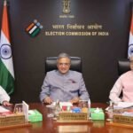 नवी दिल्ली मुख्य #निवडणूक आयुक्त ज्ञानेश कुमार आणि निवडणूक आयुक्त डॉ. सुखबीर सिंग संधू व डॉ. विवेक जोशी यांनी आज मार्क्सवादी कम्युनिस्ट पक्षाचे (सीपीआय - एम) महासचिव एम. ए. बेबी यांच्या नेतृत्वाखालील शिष्टमंडळाशी दिल्लीतील निर्वाचन सदन येथे संवाद साधला.