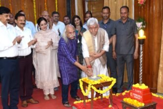 उधमपुर से 'फिजिक्स भारत यात्रा' को दिखाई गई हरी झंडी — विज्ञान शिक्षा को जन-जन तक पहुंचाने का अभिनव प्रयास