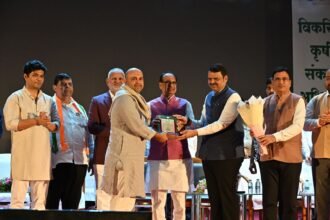 मुख्यमंत्री देवेंद्र फडणवीस यांचा शेतकऱ्यांसाठी मोठा निर्णय – 2026 पर्यंत दिवसभर वीजपुरवठ्याचा विश्वास