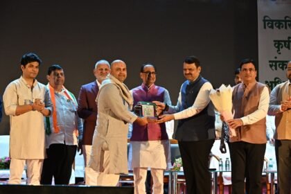 मुख्यमंत्री देवेंद्र फडणवीस यांचा शेतकऱ्यांसाठी मोठा निर्णय – 2026 पर्यंत दिवसभर वीजपुरवठ्याचा विश्वास