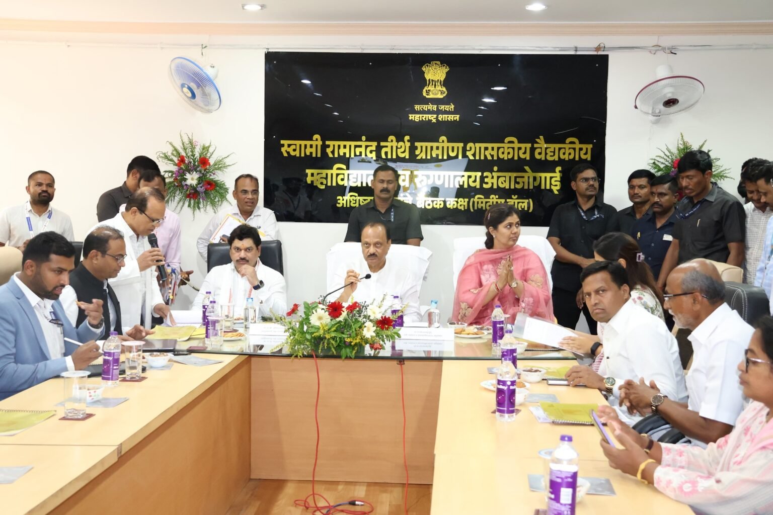 अंबाजोगाईतील स्वामी रामानंद तीर्थ ग्रामीण वैद्यकीय महाविद्यालयाला ५० वर्षे पूर्ण – उपमुख्यमंत्री अजित पवार यांच्या अध्यक्षतेखाली आढावा बैठक