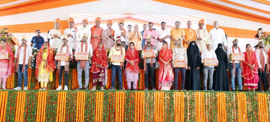 'मुख्यमंत्री सामूहिक विवाह योजना' आदरणीय प्रधानमंत्री श्री Narendra Modi जी के लोक-कल्याण के कार्यक्रम को प्रभावी ढंग से आगे बढ़ाने के अभियान का ही एक हिस्सा है।