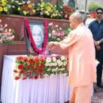 अन्नदाता किसानों के मसीहा, पूर्व प्रधानमंत्री 'भारत रत्न' चौधरी चरण सिंह जी की पुण्यतिथि के अवसर पर आज लखनऊ में उनकी प्रतिमा पर पुष्प अर्पित कर उन्हें श्रद्धांजलि दी।