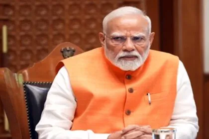 एलओसी पर तनाव के बीच रक्षा सचिव ने पीएम मोदी से की मुलाकात, सैन्य तैयारियों की दी जानकारी