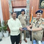 ब्रेकिंग न्यूज़ रामपुर रामपुर/ सर्विलांस सैल पुलिस द्वारा आम जन के गुम हुए 110 मोबाईल फोन (अनुमानित कीमत लगभग 12 लाख 50 हजार रुपये) को प्राप्त प्रार्थना पत्रों पर कार्यवाही करते हुए किया गया बरामद -