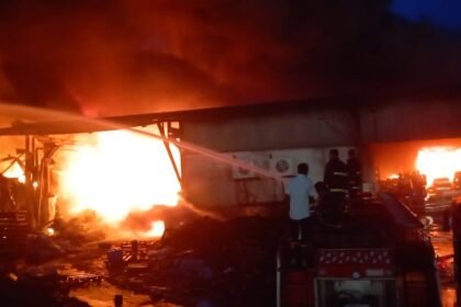 नासिक के ईगतपुरी में जिंदल कंपनी में लगी भीषण आग आग लगने के कारणों का अभी पता नही