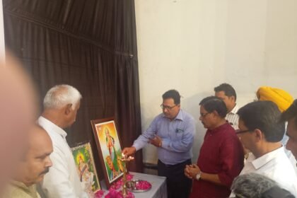 गुना ब्रेकिंग गुना से पंकज श्रीवास्तव कि रिपोर्ट CEN न्यूज़ गुना इस वक्त कि सबसे बड़ी खबर आ रही है। गुना से प्राइवेट स्कूल एसोसिएशन का शपथ समारोह हुआ संपन्न