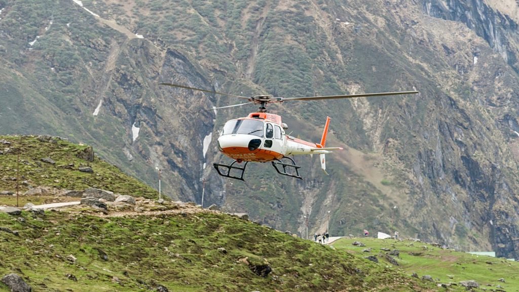 भारत-पाकिस्तान में तनाव के बीच चारधाम यात्रा में हेलीकॉप्टर सेवाएं बंद, उत्तराखंड सरकार का आदेश