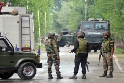 जम्मू-कश्मीर के पुलवामा जिले में हुए मुठभेड़ में जैश के तीन आतंकवादी ढेर