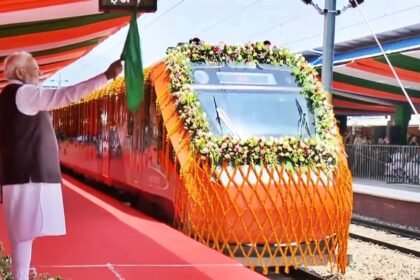 श्रीनगर और कटरा के बीच शुरू हुई वंदे भारत ट्रेन सेवा, अब सिर्फ 3 घंटे में पूरी होगी यात्रा